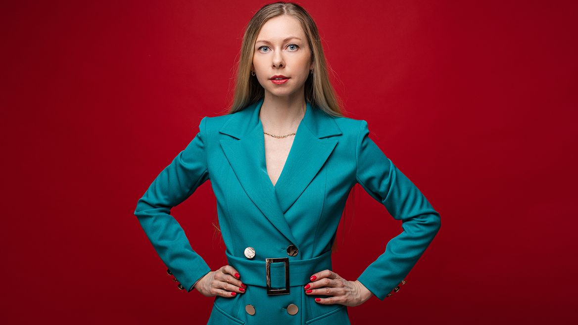 Как вписать яркие цвета в дресс-код?