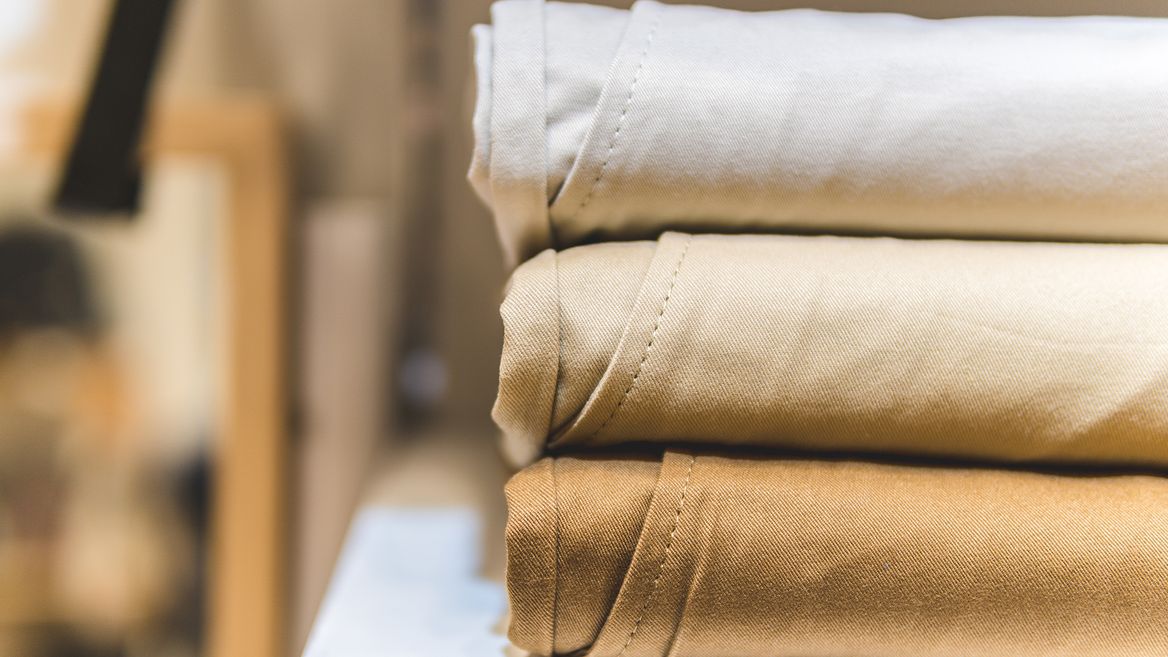 Лучшие материалы для брюк: как выбрать правильно?