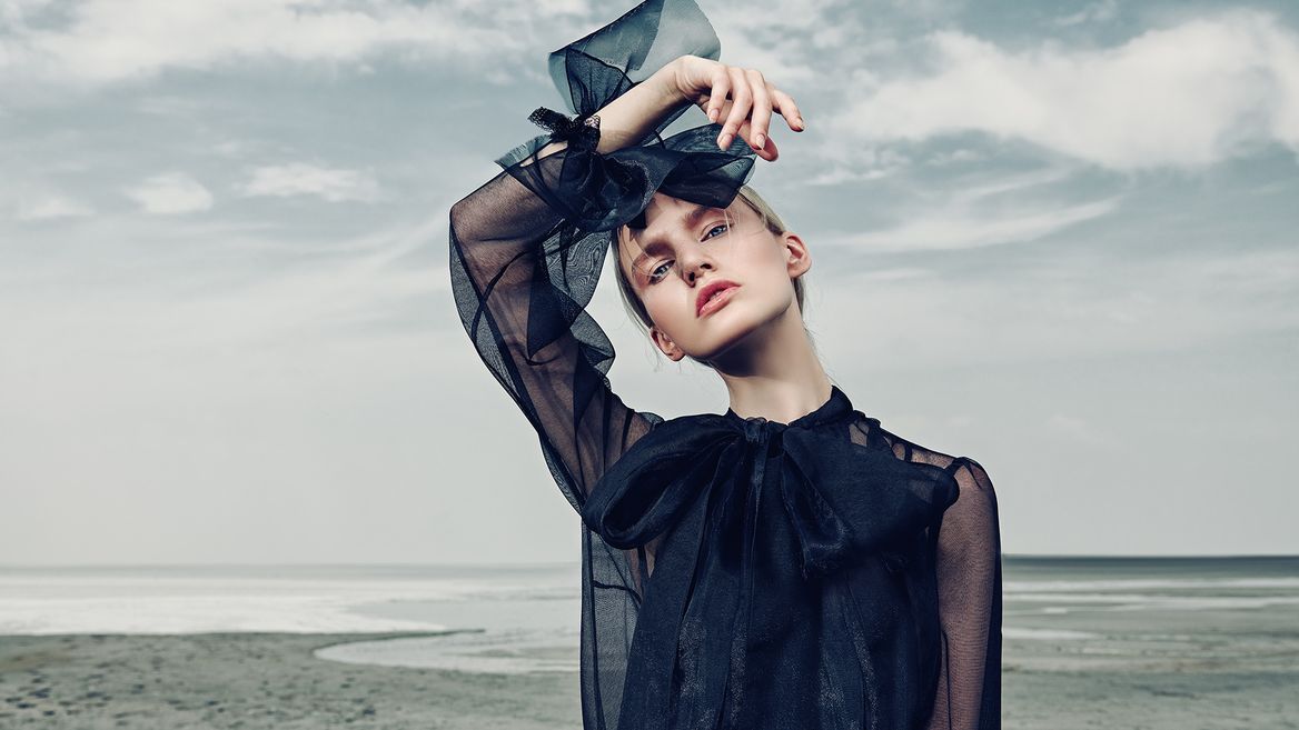 Юбки и блузки из прозрачной ткани: как выбрать и с чем носить?