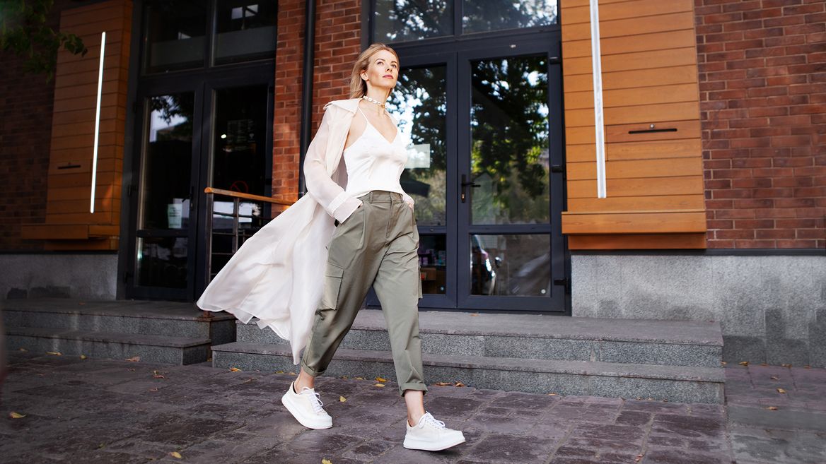 С чем носить женские брюки бананы С чем носить женские брюки бананы