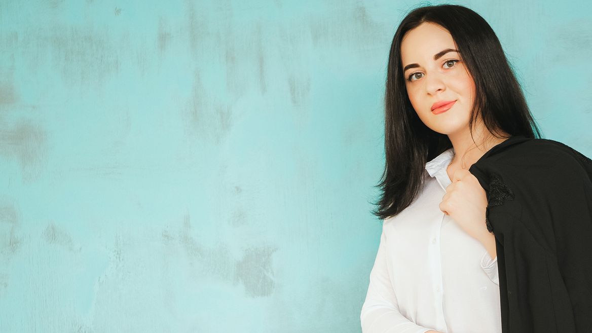 Какого цвета должна быть деловая одежда у женщины?