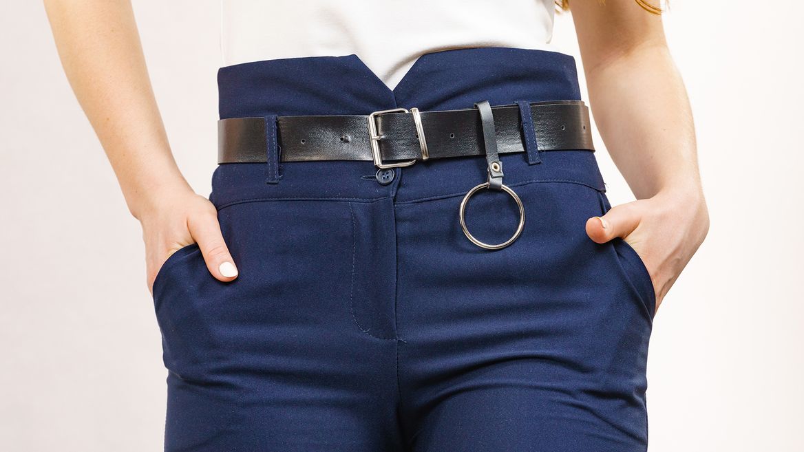 Актуальные модели женских брюк на весну и лето 2022 года