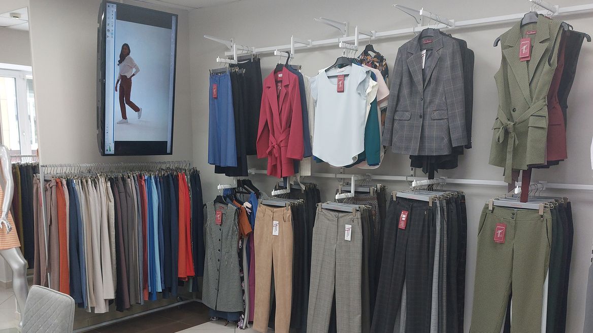 Торговое оборудование для магазина одежды