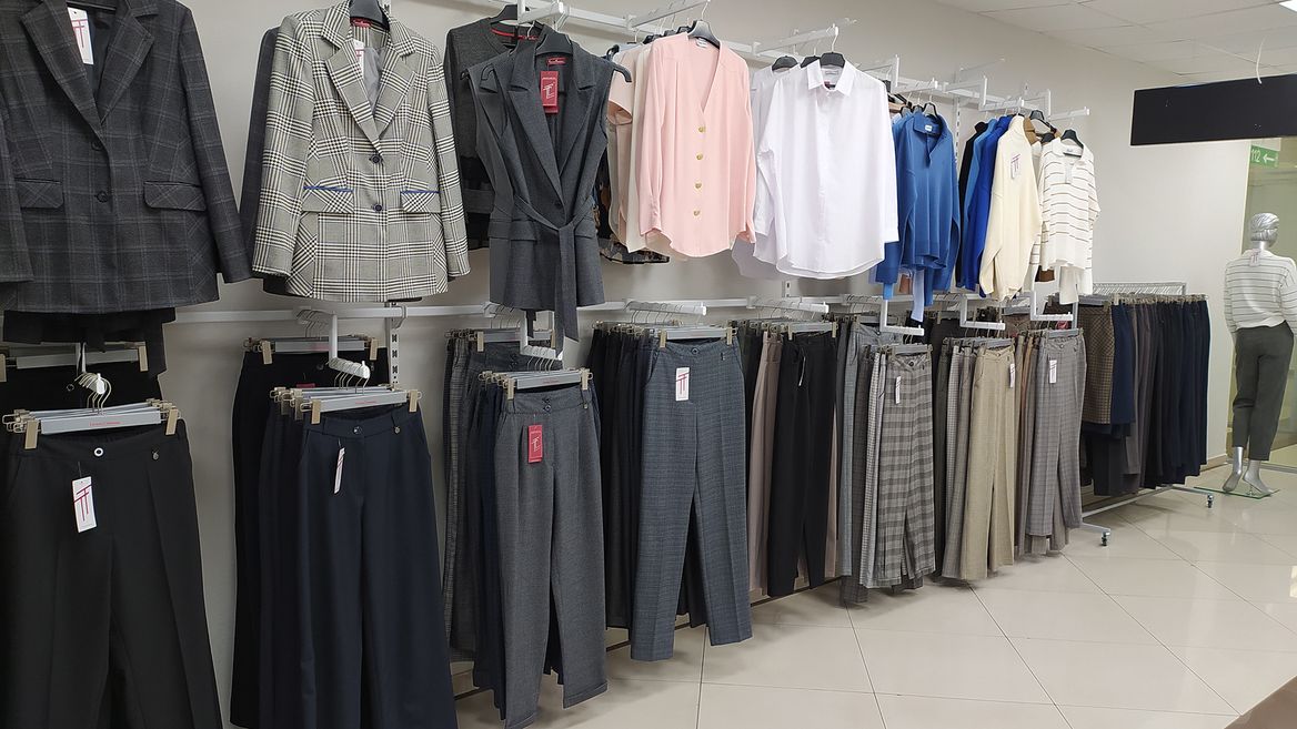 Как красиво оформить магазин одежды