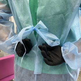 одноразовый халат из спанбонда