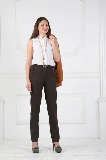 Брюки коричнево-синие на средней посадке зауженные с карманами - «Дельта»