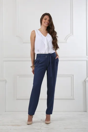 Брюки синие на средней посадке зауженные к низу с защипами - «Жаккард-горошек»