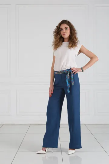 Брюки на средней посадке прямые от бедра с цветным поясом «Лен» синий