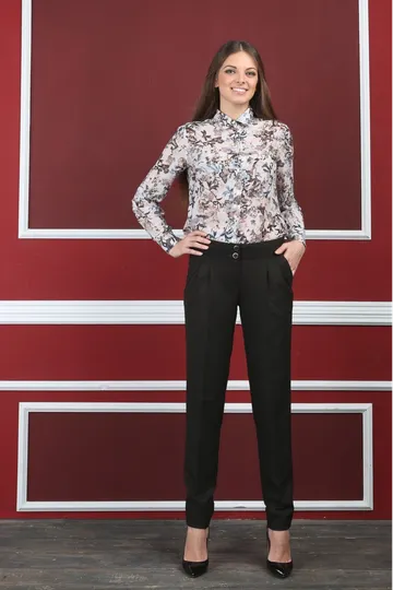 Брюки коричневые на средней посадке, с защипами, зауженные к низу, с карманами - «Бентли»