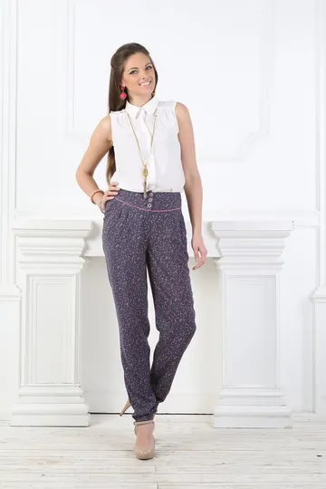 Брюки серые на средней посадке - «Штапель мелкие розочки»