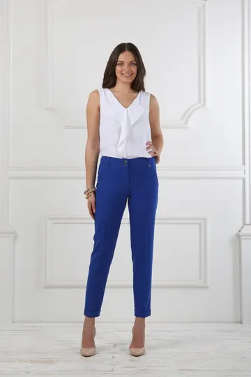 Брюки васильковые на средней посадке зауженные к низу 7/8 - «Гольяно»
